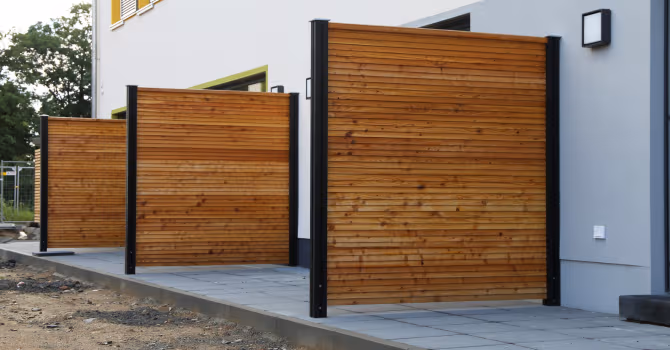Modern horizontal wood privacy screen and integrated deck accents for a resort-style backyard.